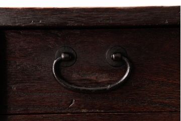 アンティーク家具　和製アンティーク　総桐材　味わい深い佇まいの閂(かんぬき、桐箪笥、桐たんす)付き小箪笥(時代箪笥、小引き出し、桐箪笥、桐たんす)