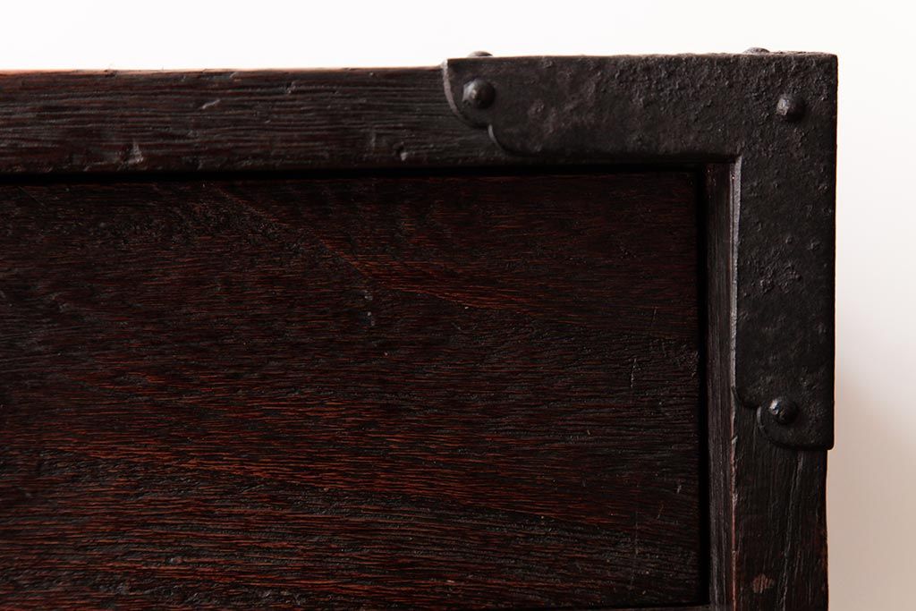 アンティーク家具　和製アンティーク　総桐材　味わい深い佇まいの閂(かんぬき、桐箪笥、桐たんす)付き小箪笥(時代箪笥、小引き出し、桐箪笥、桐たんす)