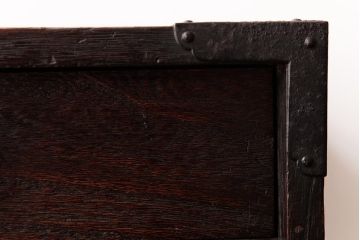 アンティーク家具　和製アンティーク　総桐材　味わい深い佇まいの閂(かんぬき、桐箪笥、桐たんす)付き小箪笥(時代箪笥、小引き出し、桐箪笥、桐たんす)