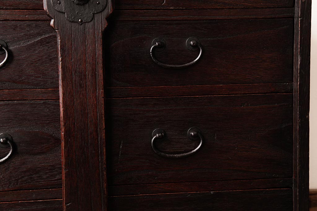 アンティーク家具　和製アンティーク　総桐材　味わい深い佇まいの閂(かんぬき、桐箪笥、桐たんす)付き小箪笥(時代箪笥、小引き出し、桐箪笥、桐たんす)