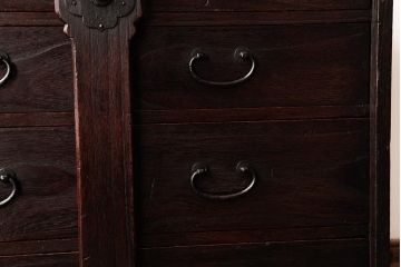 アンティーク家具　和製アンティーク　総桐材　味わい深い佇まいの閂(かんぬき、桐箪笥、桐たんす)付き小箪笥(時代箪笥、小引き出し、桐箪笥、桐たんす)