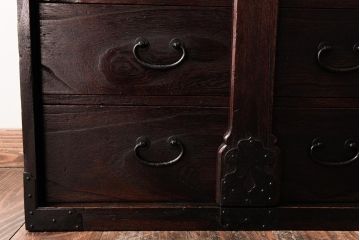 アンティーク家具　和製アンティーク　総桐材　味わい深い佇まいの閂(かんぬき、桐箪笥、桐たんす)付き小箪笥(時代箪笥、小引き出し、桐箪笥、桐たんす)