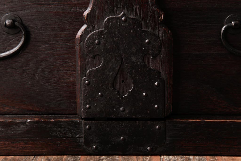 アンティーク家具　和製アンティーク　総桐材　味わい深い佇まいの閂(かんぬき、桐箪笥、桐たんす)付き小箪笥(時代箪笥、小引き出し、桐箪笥、桐たんす)