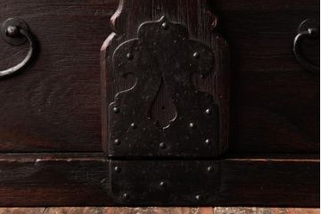 アンティーク家具　和製アンティーク　総桐材　味わい深い佇まいの閂(かんぬき、桐箪笥、桐たんす)付き小箪笥(時代箪笥、小引き出し、桐箪笥、桐たんす)