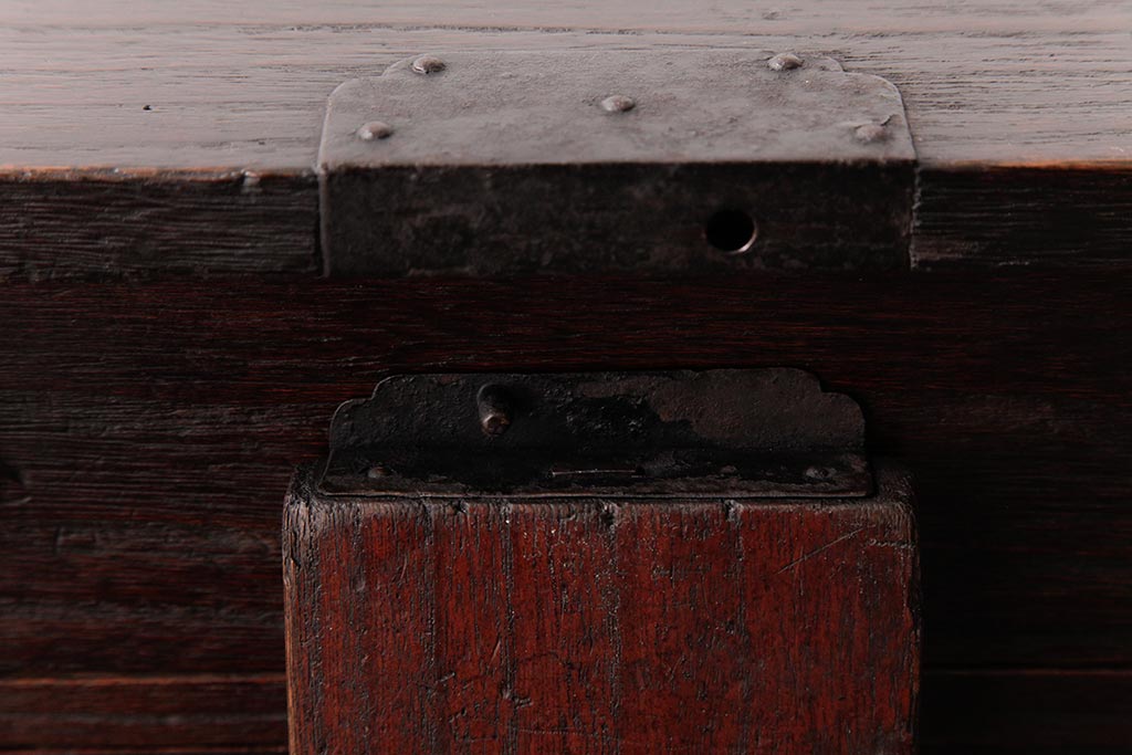 アンティーク家具　和製アンティーク　総桐材　味わい深い佇まいの閂(かんぬき、桐箪笥、桐たんす)付き小箪笥(時代箪笥、小引き出し、桐箪笥、桐たんす)