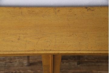 レトロ家具　和製アンティーク　三方ナラ材　薄型　凝った作りが魅力のレトロなブックケース(収納棚、飾り棚)