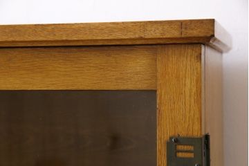 レトロ家具　和製アンティーク　三方ナラ材　薄型　凝った作りが魅力のレトロなブックケース(収納棚、飾り棚)
