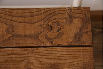 レトロ家具　リメイク家具　アンティークホワイト　懐かしい面影が宿るパイプ脚のレトロなベンチ(長椅子)