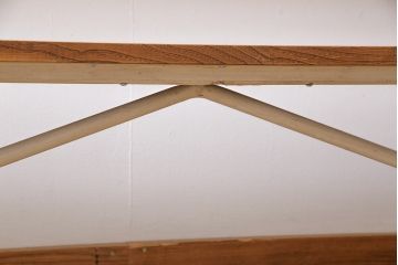 レトロ家具　リメイク家具　アンティークホワイト　懐かしい面影が宿るパイプ脚のレトロなベンチ(長椅子)