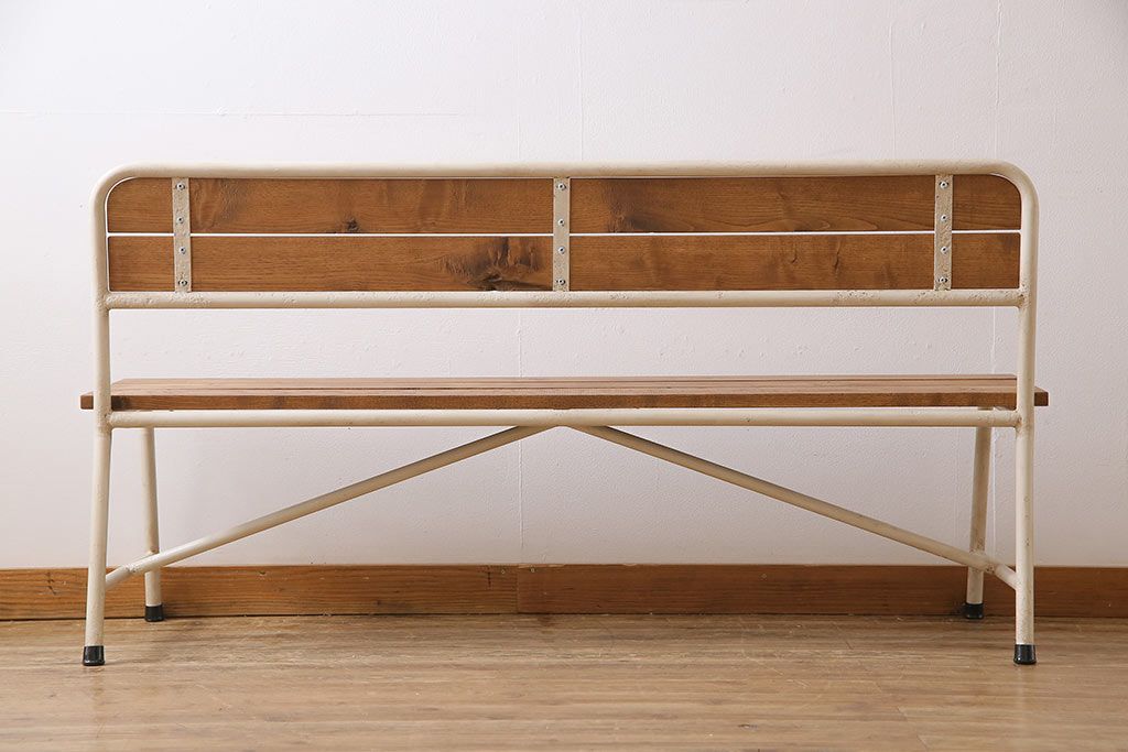 レトロ家具　リメイク家具　アンティークホワイト　懐かしい面影が宿るパイプ脚のレトロなベンチ(長椅子)