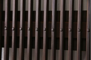 和製アンティーク　倹飩式裏ガラス　ヒノキ材　和モダンな雰囲気溢れる上品な格子蔵戸(格子戸、ガラス戸、引き戸、建具、玄関戸)