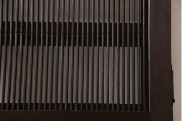 和製アンティーク　倹飩式裏ガラス　ヒノキ材　和モダンな雰囲気溢れる上品な格子蔵戸(格子戸、ガラス戸、引き戸、建具、玄関戸)