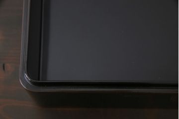 アンティーク雑貨　和製アンティーク　沈金蒔絵　凛々しい図柄が目を引く手許箱(小物入れ、文箱、硯箱)