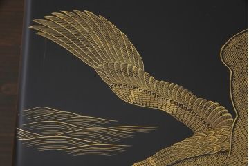 アンティーク雑貨　和製アンティーク　沈金蒔絵　凛々しい図柄が目を引く手許箱(小物入れ、文箱、硯箱)