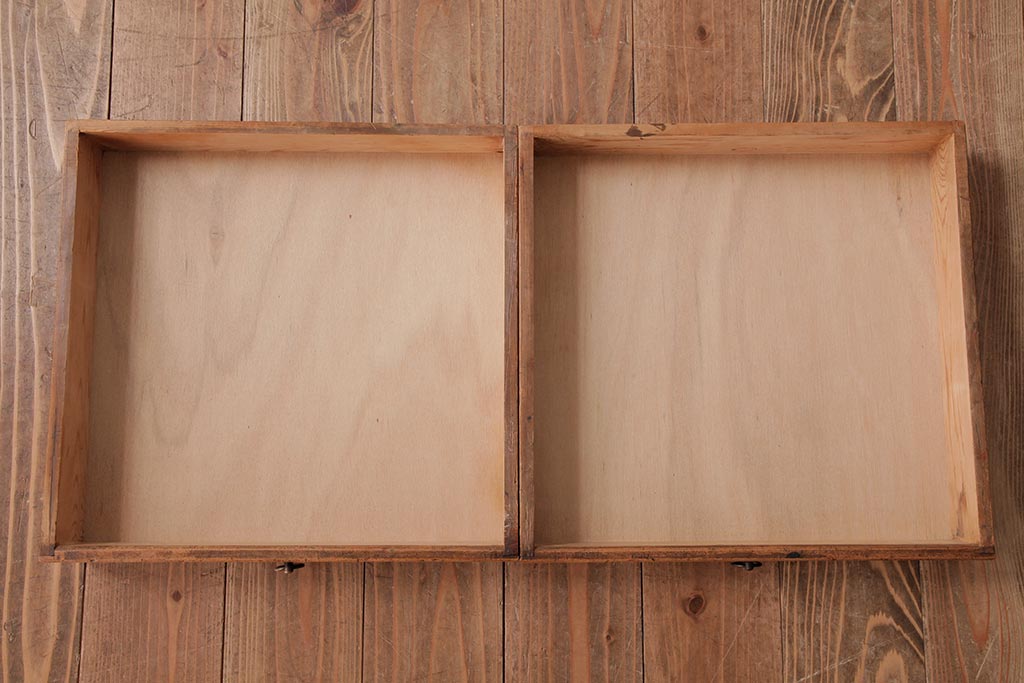 レトロ家具　昭和レトロ　栓材・樺材　取っ手が個性的な味のある趣の文机(座机、ローテーブル)