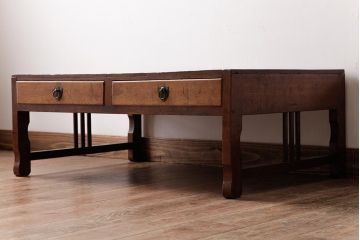 レトロ家具　昭和レトロ　栓材・樺材　取っ手が個性的な味のある趣の文机(座机、ローテーブル)