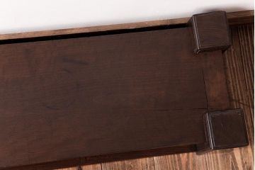 アンティーク家具　和製アンティーク　栃の木・ケヤキ材　力強い杢目が目を引く置き床(ローボード、飾り台)