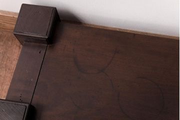 アンティーク家具　和製アンティーク　栃の木・ケヤキ材　力強い杢目が目を引く置き床(ローボード、飾り台)