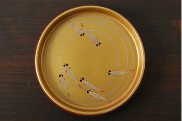 アンティーク雑貨　昭和初期(戦前)　未使用品　メダカの図　赤と金の漆が目を引く木製コースター6客セット(茶托、漆器)