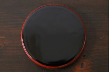 アンティーク雑貨　昭和初期(戦前)　未使用品　メダカの図　赤と金の漆が目を引く木製コースター6客セット(茶托、漆器)