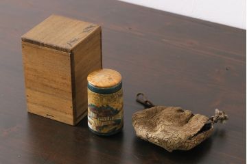 アンティーク雑貨　骨董　里山の情景が描かれた九谷焼の茶入れ(茶道具、陶器)