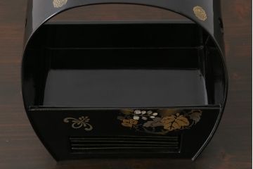 アンティーク雑貨　和製アンティーク　昭和初期　金彩・螺鈿　木製漆器菓子器(菓子入れ、銘々皿)