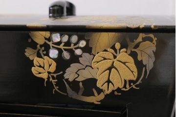 アンティーク雑貨　和製アンティーク　昭和初期　金彩・螺鈿　木製漆器菓子器(菓子入れ、銘々皿)
