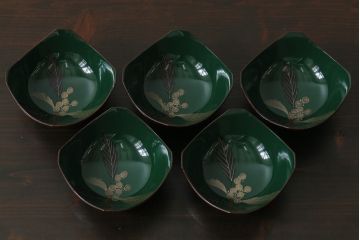 和製アンティーク　滋味豊かな意匠の木製漆器小鉢(向付、小皿、和食器)(1)