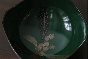 和製アンティーク　滋味豊かな意匠の木製漆器小鉢(向付、小皿、和食器)(1)