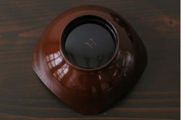 和製アンティーク　滋味豊かな意匠の木製漆器小鉢(向付、小皿、和食器)(1)
