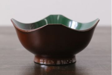 和製アンティーク　滋味豊かな意匠の木製漆器小鉢(向付、小皿、和食器)(1)