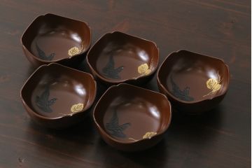 和製アンティーク　花鳥図　金彩が鮮やかな木製漆器小鉢(向付、小皿、和食器)(1)