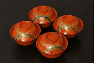 和製アンティーク　松に鶴の図　華やかで縁起の良い柄の木製お椀(漆器、和食器)4客セット