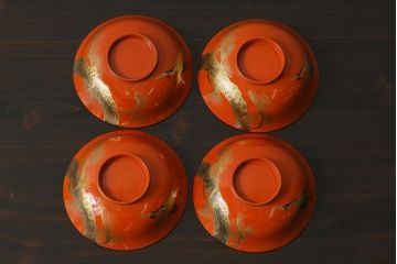 和製アンティーク　松に鶴の図　華やかで縁起の良い柄の木製お椀(漆器、和食器)4客セット