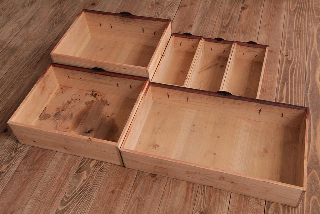 アンティーク家具　和製アンティーク　木瓜型取っ手が目を引く小箪笥(和タンス、引き出し、時代箪笥)