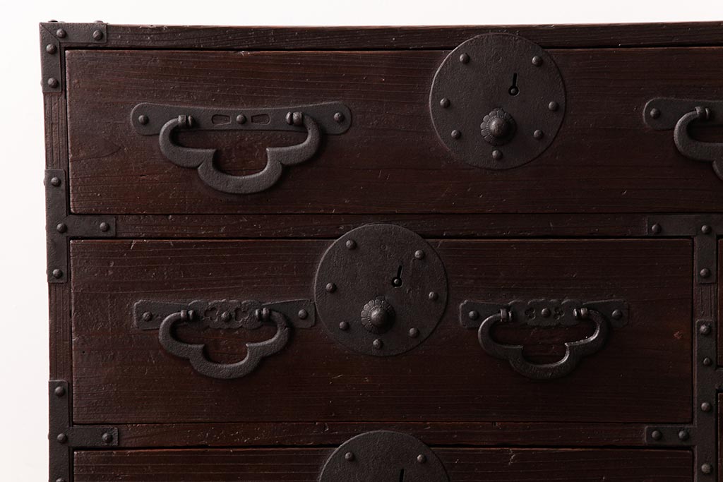 アンティーク家具　和製アンティーク　木瓜型取っ手が目を引く小箪笥(和タンス、引き出し、時代箪笥)