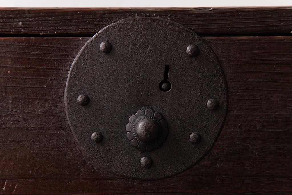 アンティーク家具　和製アンティーク　木瓜型取っ手が目を引く小箪笥(和タンス、引き出し、時代箪笥)
