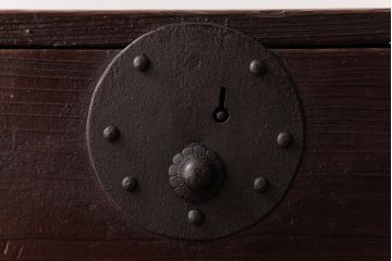 アンティーク家具　和製アンティーク　木瓜型取っ手が目を引く小箪笥(和タンス、引き出し、時代箪笥)