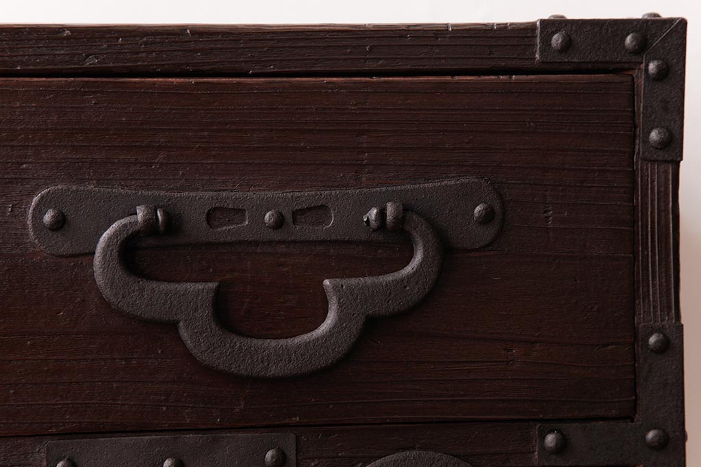 アンティーク家具　和製アンティーク　木瓜型取っ手が目を引く小箪笥(和タンス、引き出し、時代箪笥)