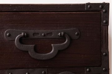 アンティーク家具　和製アンティーク　木瓜型取っ手が目を引く小箪笥(和タンス、引き出し、時代箪笥)