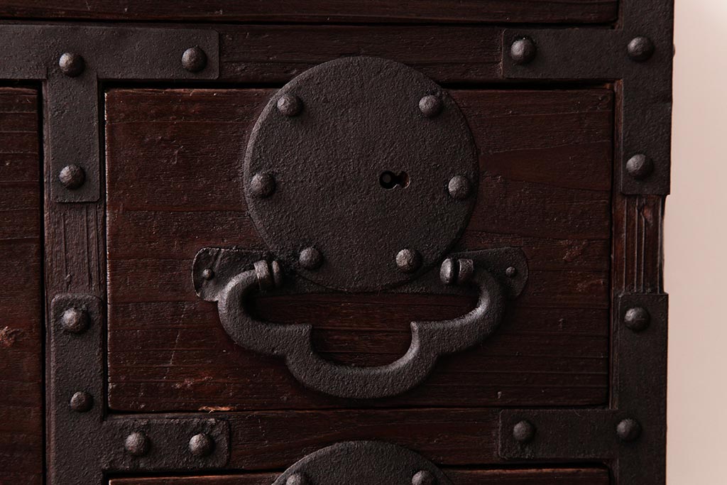 アンティーク家具　和製アンティーク　木瓜型取っ手が目を引く小箪笥(和タンス、引き出し、時代箪笥)