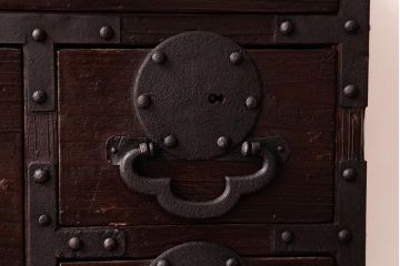 アンティーク家具　和製アンティーク　木瓜型取っ手が目を引く小箪笥(和タンス、引き出し、時代箪笥)