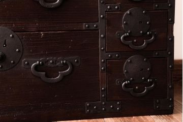 アンティーク家具　和製アンティーク　木瓜型取っ手が目を引く小箪笥(和タンス、引き出し、時代箪笥)