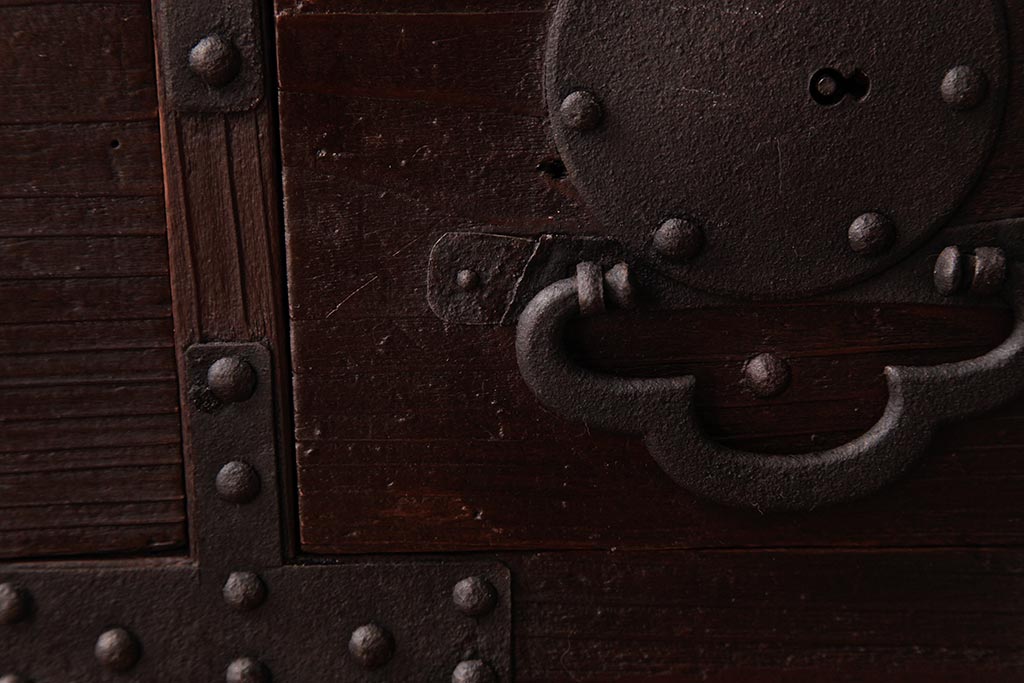 アンティーク家具　和製アンティーク　木瓜型取っ手が目を引く小箪笥(和タンス、引き出し、時代箪笥)
