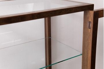 アンティーク家具　和製アンティーク　4面ガラス　上下分かれた扉の縦型ガラスケース(ショーケース、飾り棚、陳列棚)