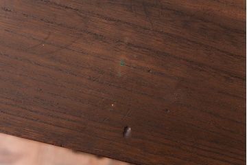 アンティーク家具　和製アンティーク　桐・桑材　上品な雰囲気漂う小振りの収納棚(飾り棚、飾り台、桐箪笥、桐たんす)