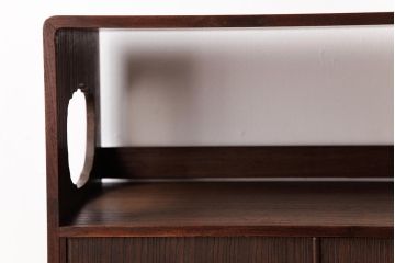 アンティーク家具　和製アンティーク　桐・桑材　上品な雰囲気漂う小振りの収納棚(飾り棚、飾り台、桐箪笥、桐たんす)