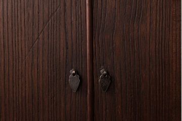 アンティーク家具　和製アンティーク　桐・桑材　上品な雰囲気漂う小振りの収納棚(飾り棚、飾り台、桐箪笥、桐たんす)