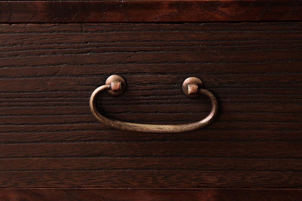 アンティーク家具　和製アンティーク　桐・桑材　上品な雰囲気漂う小振りの収納棚(飾り棚、飾り台、桐箪笥、桐たんす)