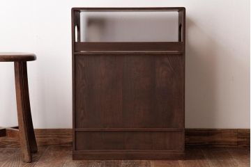 アンティーク家具　和製アンティーク　桐・桑材　上品な雰囲気漂う小振りの収納棚(飾り棚、飾り台、桐箪笥、桐たんす)